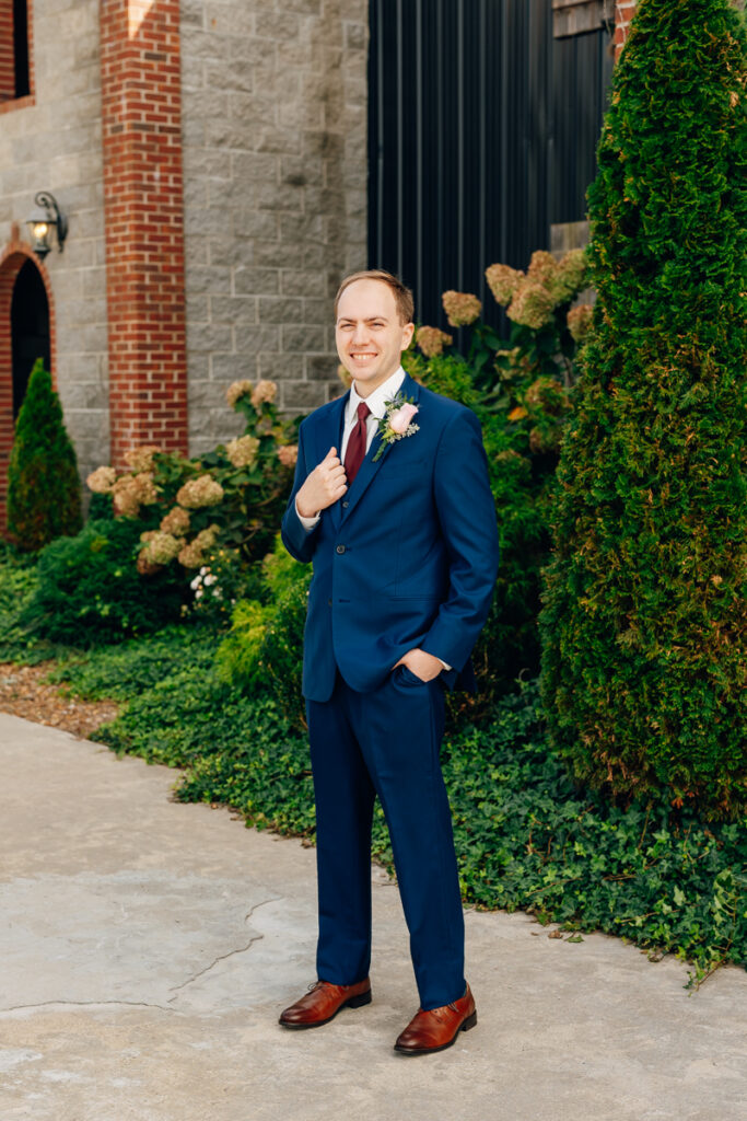 Portraits of groom at Tayvin Gardens in Smiths Grove, Kentucky